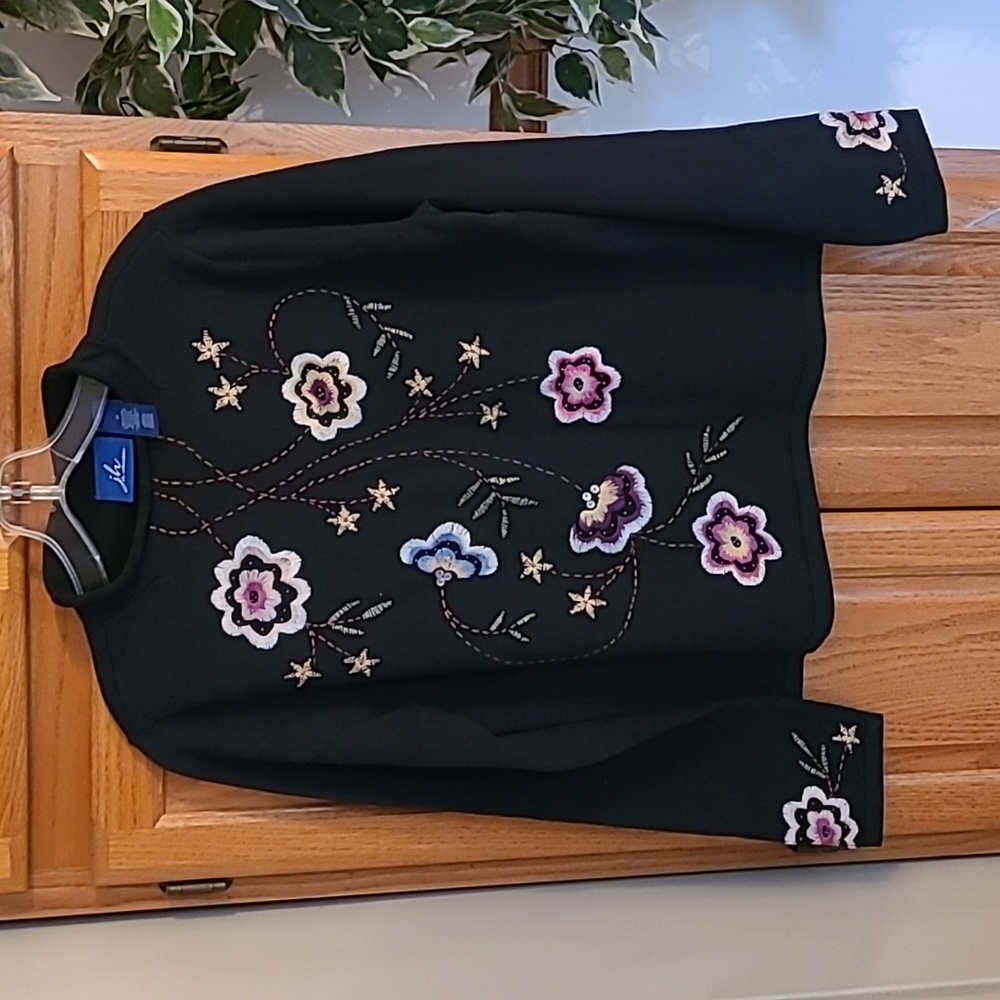 WOMEN' S JH COLLECTIBLES SWEATER